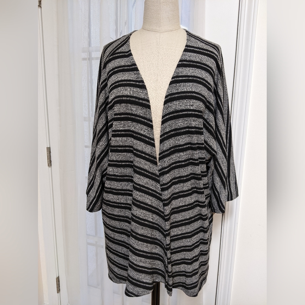 LuLaRoe open cardigan M stretchy rib knit black gray stripe roomy & flowy comfy